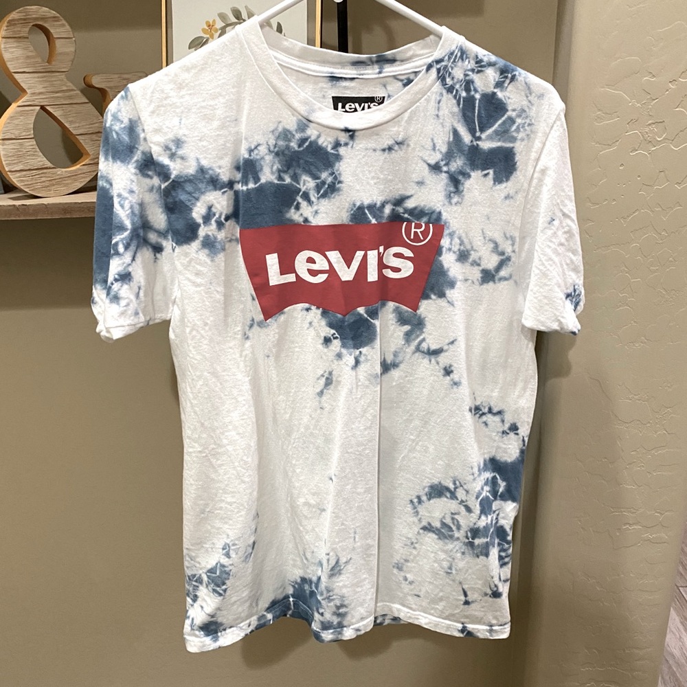 Levi’s acid wash tee